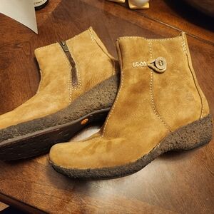 Timberland Women's Tan Suede Genuine Leather ankle boot